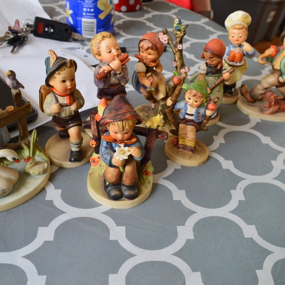 10 assorted hummels from moms collection